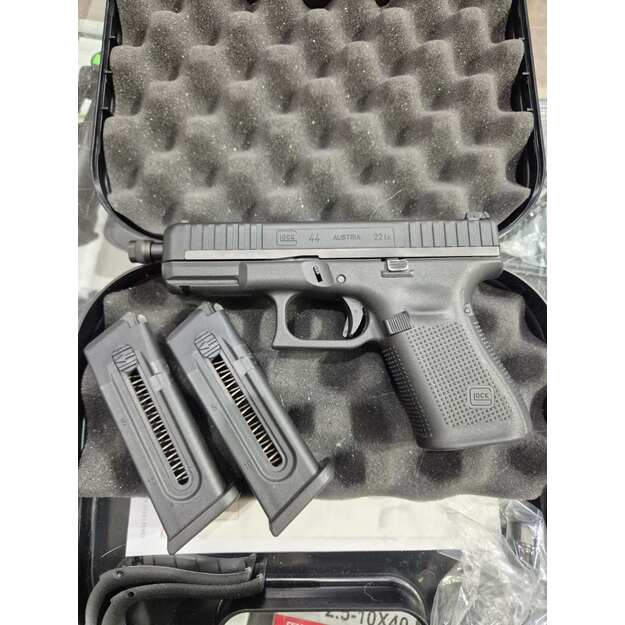 Pistoletas Glock 44 su sriegiu, kal 22LR